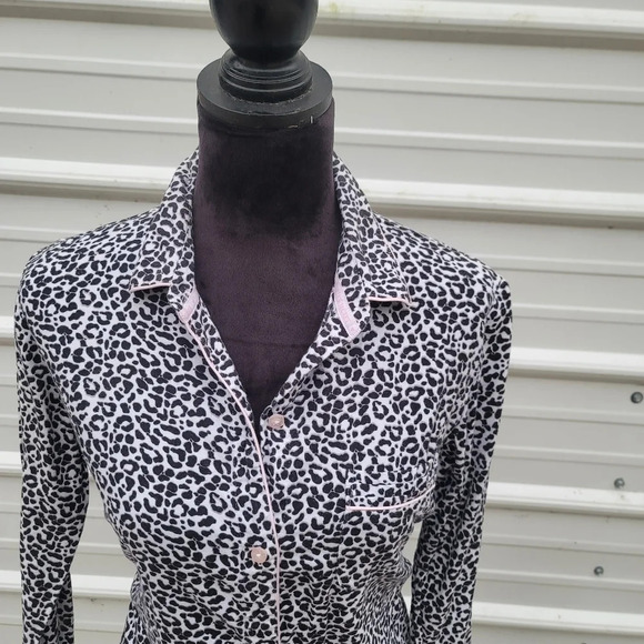 Victoria's Secret Sz S Black White Gray Leopard Button Front Pajama Top Long Slv - Picture 3 of 10